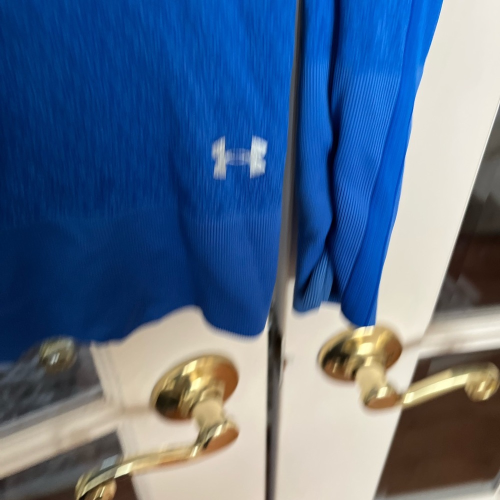 Ladies under Armour, long sleeve workout top